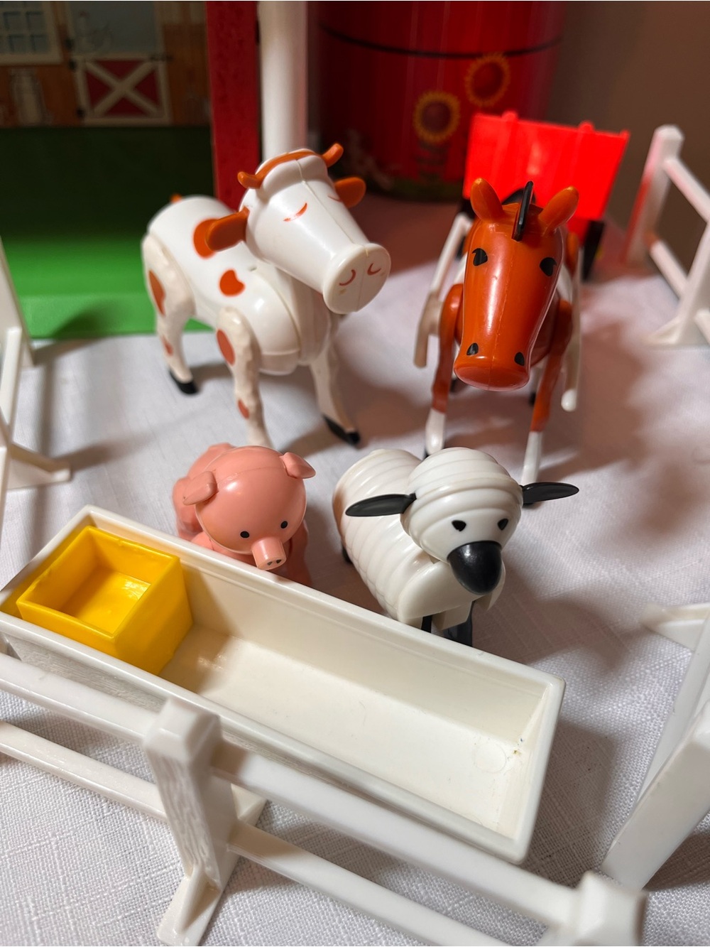 Fisher-Price vintage Little People Play Family Farm playset (set 915)
Vintage - Picture 6 of 11